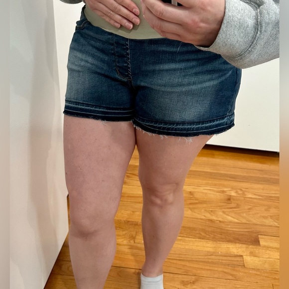 Articles of Society Women Maternity Jean Shorts Distressed Over Belly Size 30 - Picture 4 of 16